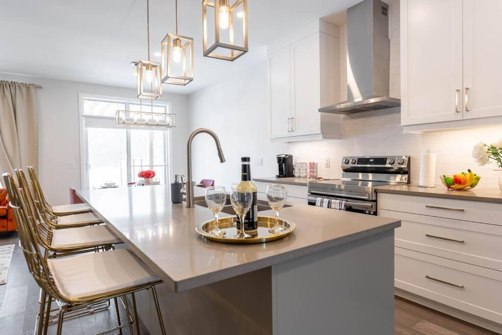 Luxury Niagara 3 Bdr Townhouse /Garage 아파트 외부 사진