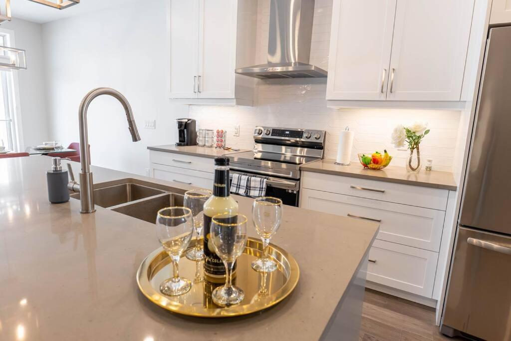 Luxury Niagara 3 Bdr Townhouse /Garage 아파트 외부 사진